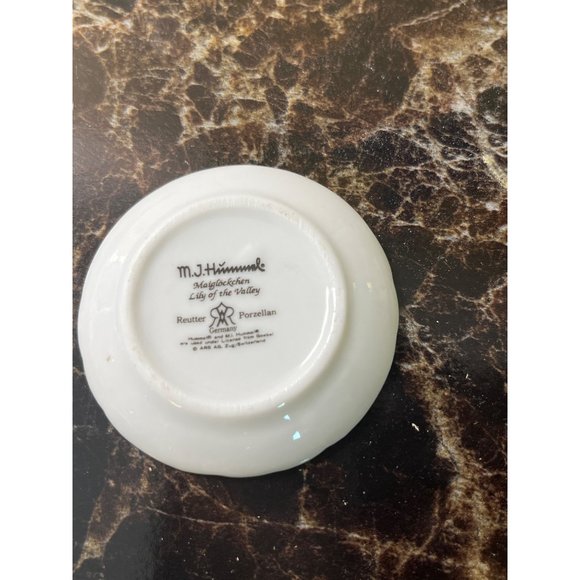 Vintage Miniature M.J. Hummel Ceramics. - Picture 3 of 6